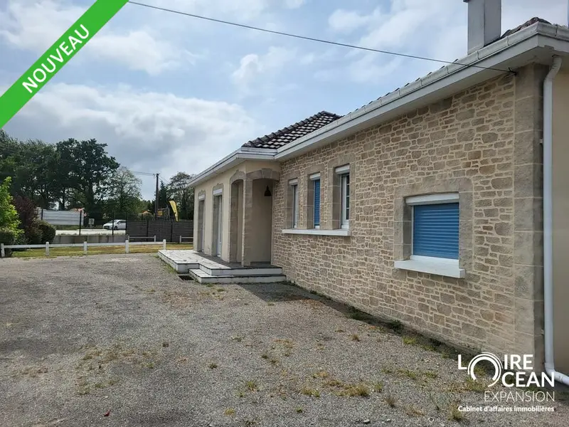 Bureau à louer - Saint-Hilaire-De-Chaléons (44680) - 127 m² - 1 100 €/mois