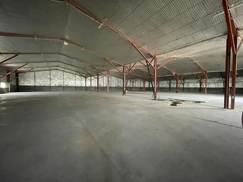 Entrepôt grand volume 3800 m² environ
