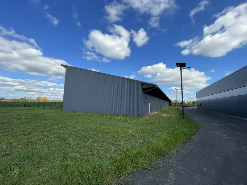 A louer Entrepôt 1295.6m² Roquefort