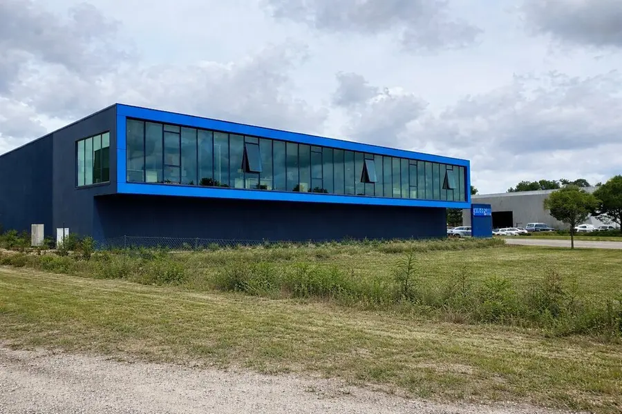 A LOUER - 1ère LIGNE A63 - 10.000 M² DE TERRAIN - 718 M² BÄTIMENT