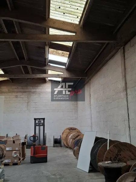 A LOUER LOCAL D'ACTIVITE PROCHE CHANTIER