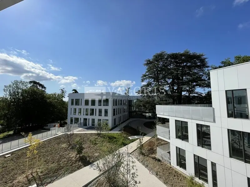 A louer Bureaux 497m² Limonest