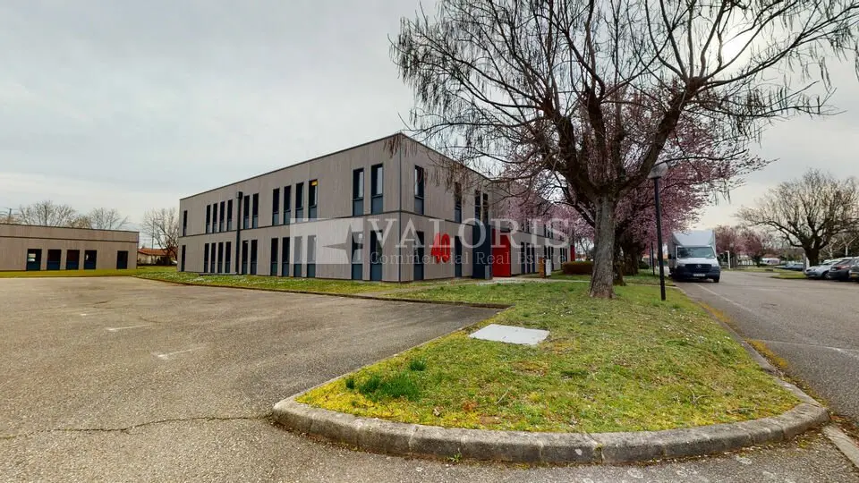 Bureau à louer - Vénissieux (69200) - 6373 m² - 74 351 €/mois