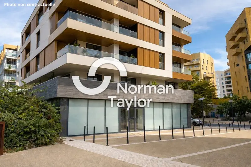 A louer Local commercial  221m² Montpellier