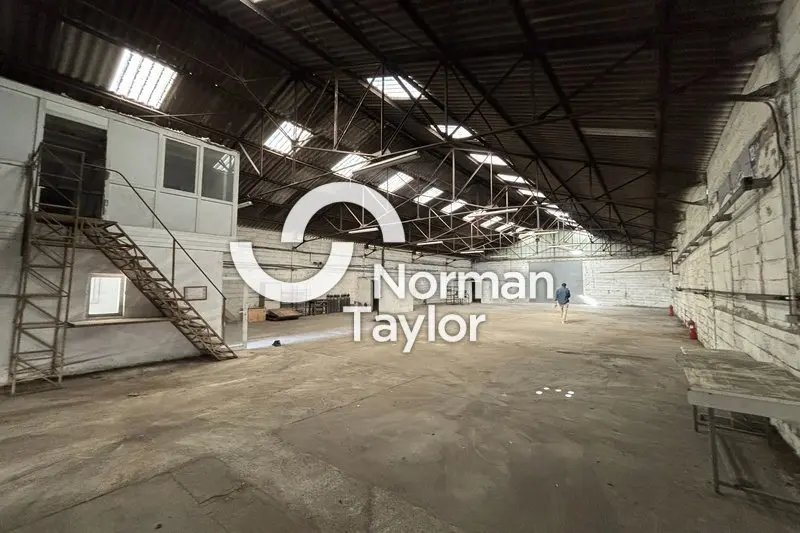 Entrepôt / Activité à louer - Valergues (34130) - 450 m² - 2 700 €/mois