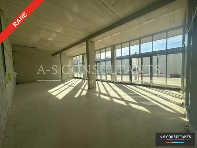 A vendre Local commercial  112m² Chambéry