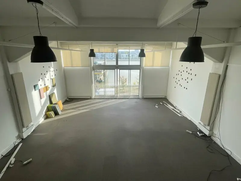 Bureau à louer - Bordeaux (33300) - 200 m² - 3 000 €/mois