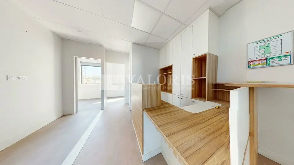 Bureaux Fonctionnels - 138 m² - Décines Centre