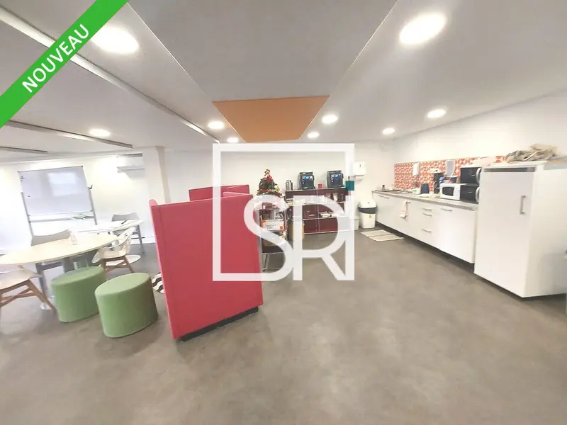 Bureau à louer - Clermont-Ferrand (63100) - 1256 m² - 10 000 €/mois