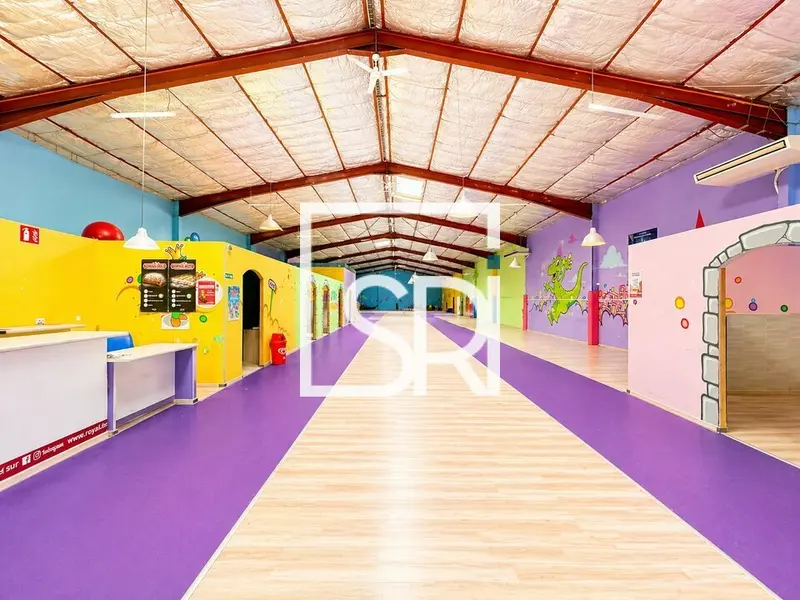 Local Commercial à louer - Aubière (63170) - 900 m² - 6 000 €/mois