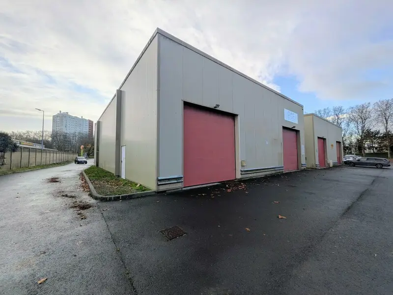 LOCAL D'ACTIVITE DE 400M² EN LOCATION
