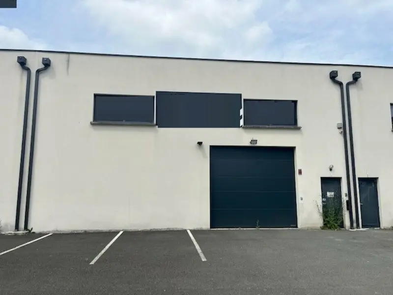 Entrepôt / Activité à louer - Montussan (33450) - 250 m² - 2 000 €/mois