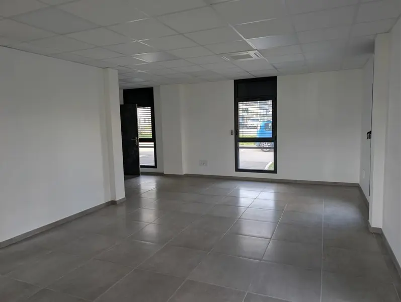 Bureau à louer - Guilherand-Granges (07500) - 120 m² - 1 990 €/mois