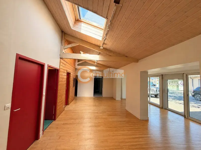 Entrepôt / Activité à louer - Saint-Germain-Du-Puch (33750) - 100 m² - 1 200 ...
