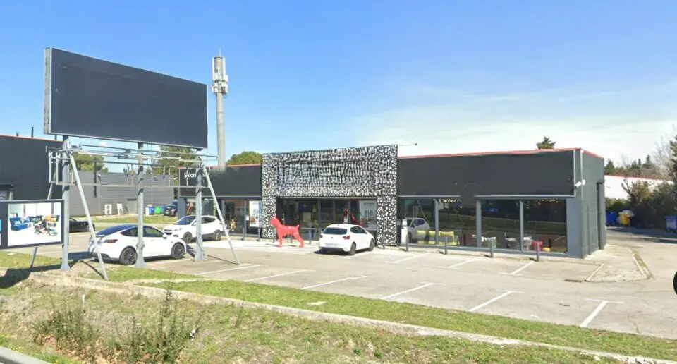 Local Commercial à louer - Avignon (84140) - 1200 m² - 10 500 €/mois