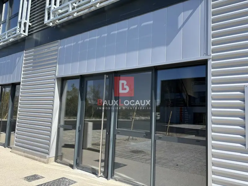 A louer Locaux d'activité 1240m² Villeneuve-lès-Avignon