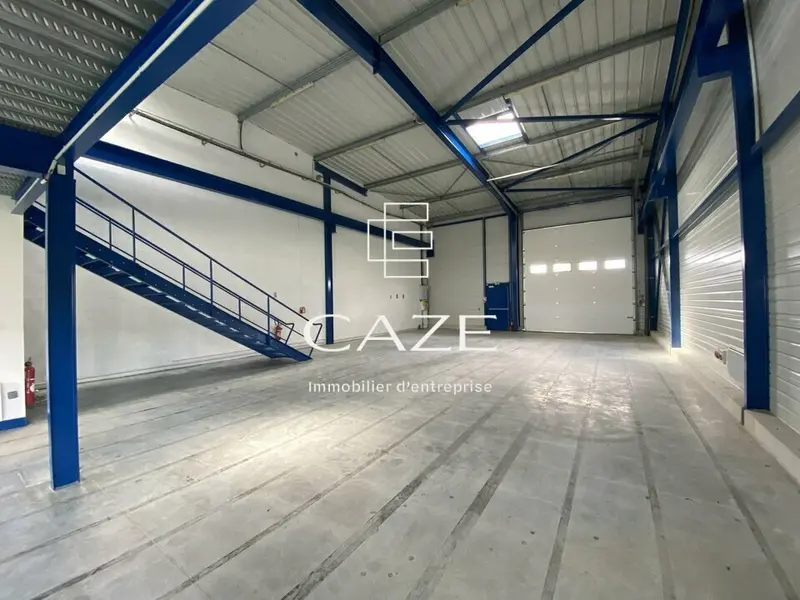 Entrepôt / Activité à louer - Saint-Jean-D'Illac (33127) - 250 m² - 1 750 €/mois