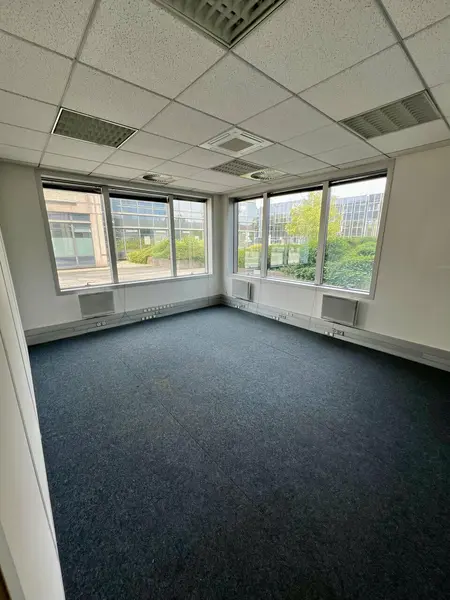 A vendre Bureaux 182m² Villepinte