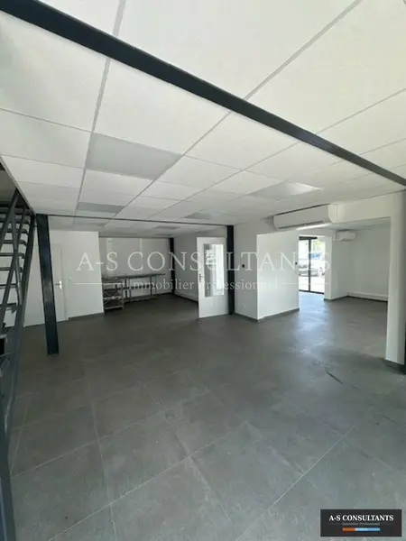 Local Commercial à louer - Chambéry (73000) - 200 m² - 3 000 €/mois