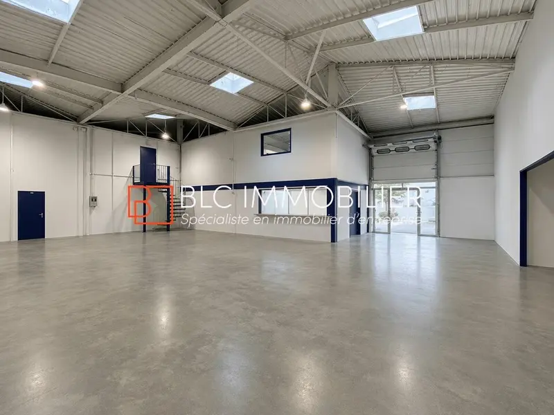 LOCAL D'ACTIVITE A LOUER  695 m2 13011 MARSEILLE