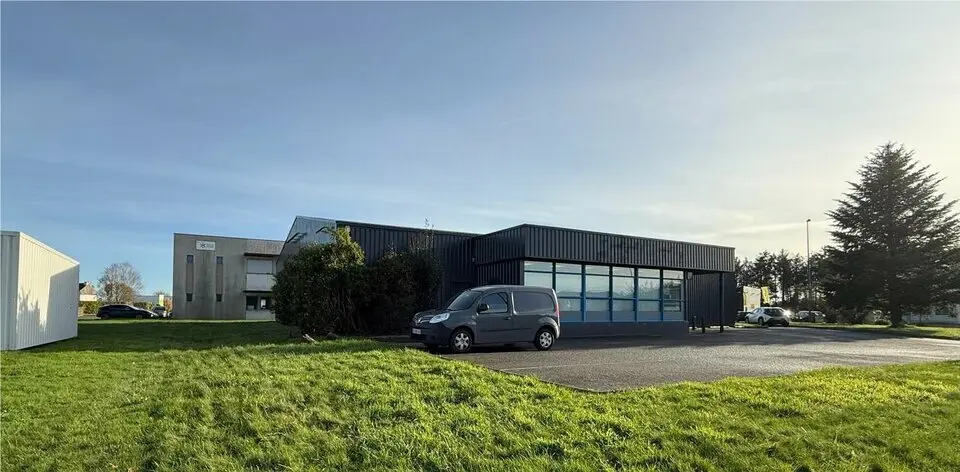 Emplacement premium en zone commerciale  500 m² environ