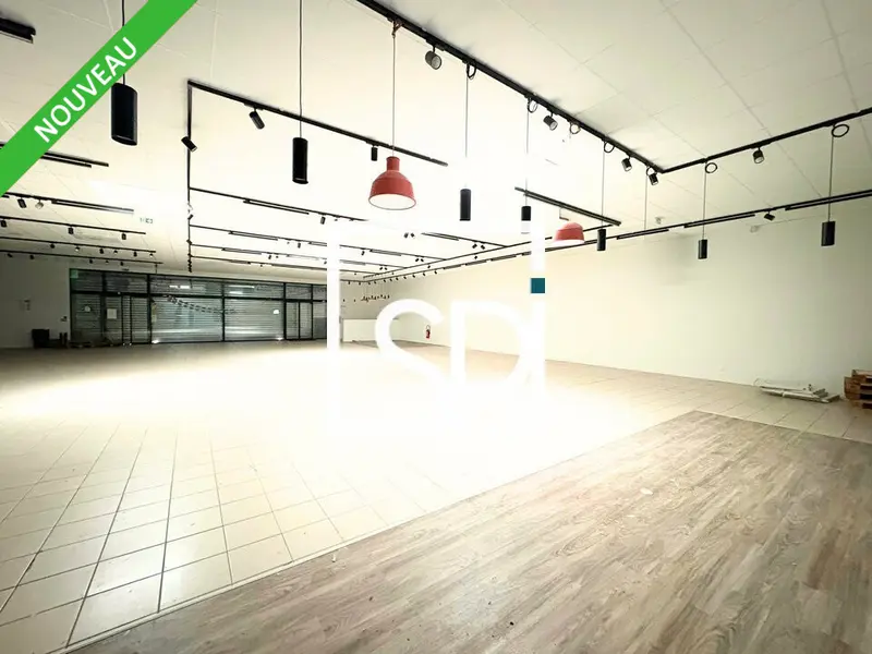 Local Commercial à louer - Clermont-Ferrand (63100) - 954 m² - 8 750 €/mois