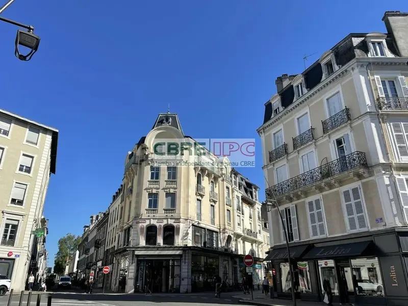 Local Commercial à vendre - Pau (64000) - 200 m² - 0 €