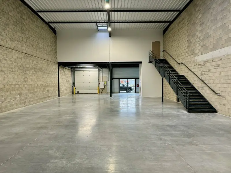Entrepôt / Activité à louer - Le Thillay (95500) - 360 m² - 3 593 €/mois