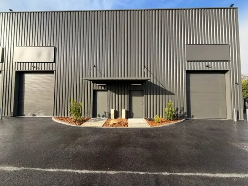 A VENDRE - LOCAUX D'ACTIVITÉS NEUFS - 93 M²