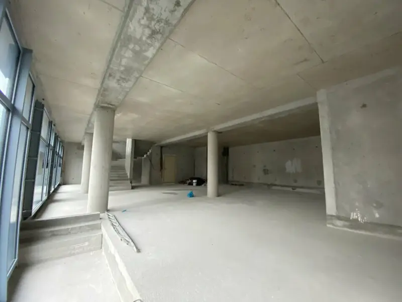 SAINT-MALO - AXE PRINCIPAL : A VENDRE LOCAL COMMERCIAL DE 130 M² 