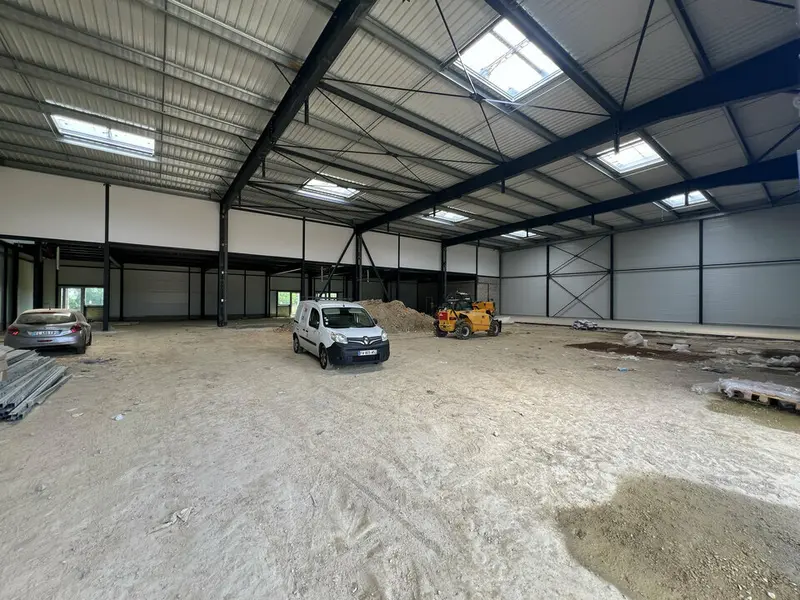 Entrepôt / Activité à vendre - Chennevières-Lès-Louvres (95380) - 1305 m²