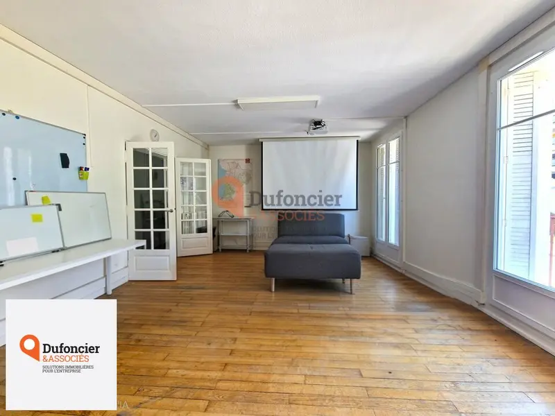 Bureau à louer - Poitiers (86000) - 302 m² - 2 801 €/mois