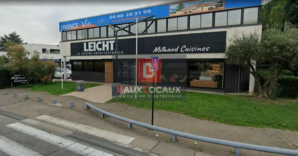 A louer Local commercial  230m² Nîmes