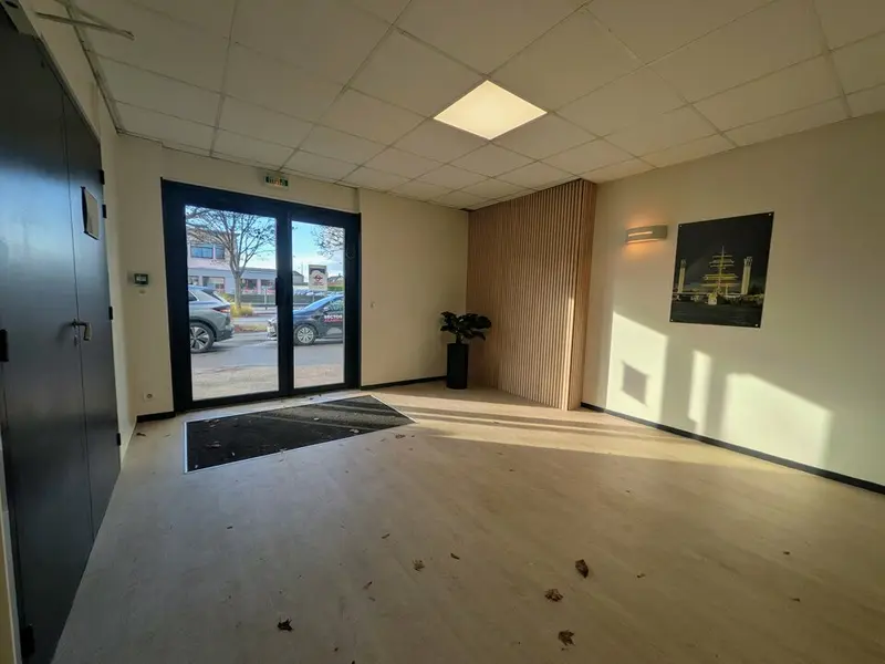 A VENDRE un plateau de bureaux de 179,70m² environ 