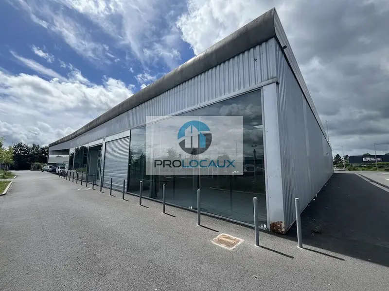 A louer Local commercial  1422m² Jaux
