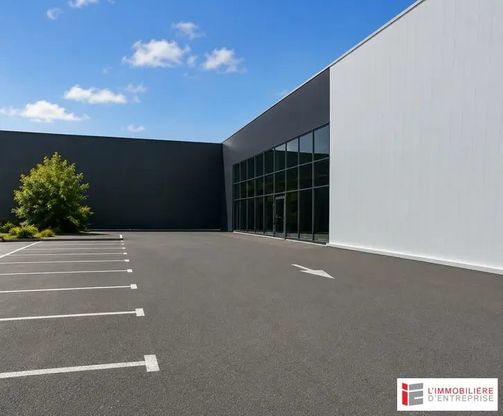 LOCATION  LOCAL COMMERCIAL  550 m²  LANGUEUX