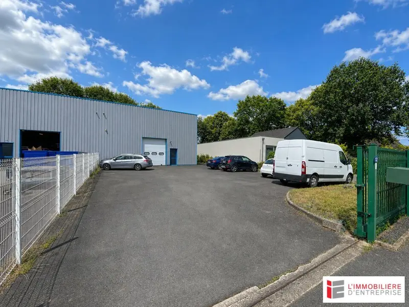 Entrepôt / Activité à vendre - La Mézière (35520) - 460 m²