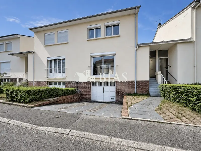 MAISON FAMILIALE