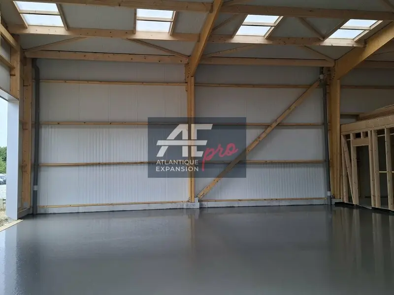 Entrepôt / Activité à louer - Saint-André-Des-Eaux (44117) - 239 m² - 2 300 €...