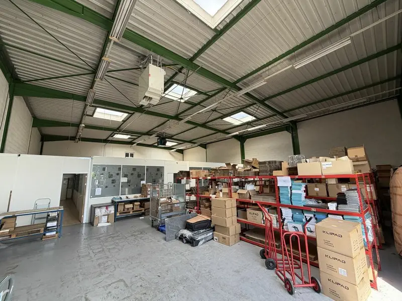 LOCAL D'ACTIVITE A VENDRE