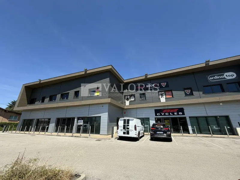 A louer Bureaux 300m² Genay