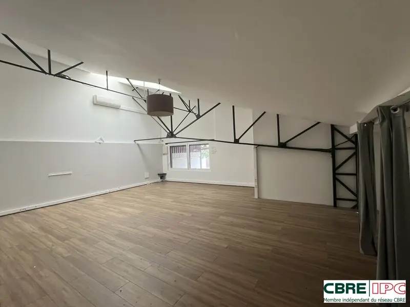 LOCATION - REF : 8387FD