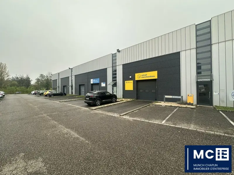 À LOUER  Entrepôt d'environ 900 m² avec cour privative - MUNDOLSHEIM