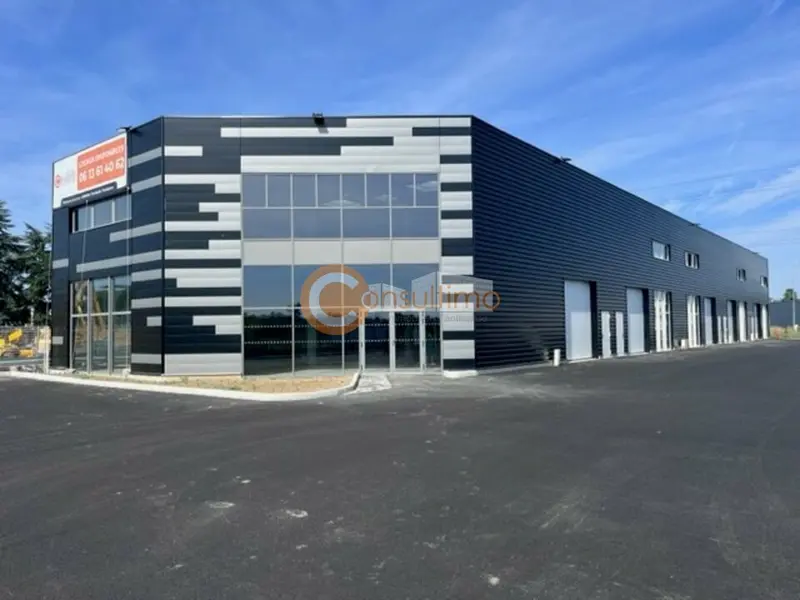 A VENDRE LOCAUX D'ACTIVITES - 1ERE LIGNE ROCADE - POITIERS 