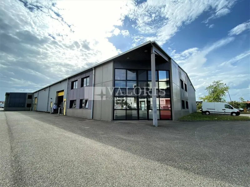 A louer Entrepôt 2144m² Vaulx-en-Velin