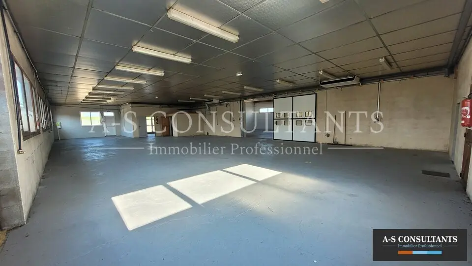 A louer Locaux d'activité 770m² Thorrenc