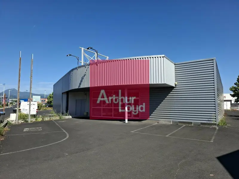 A louer Local commercial  330m² Aubière