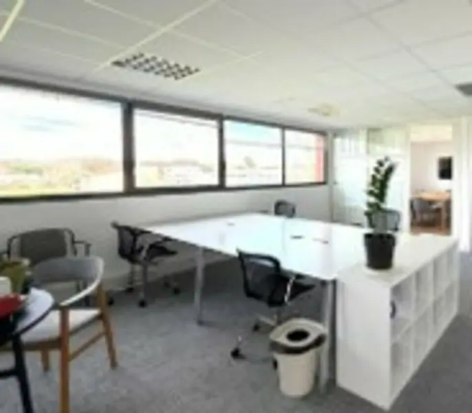BUREAUX A LOUER - PROCHE TRAMWAY / AEROPORT 