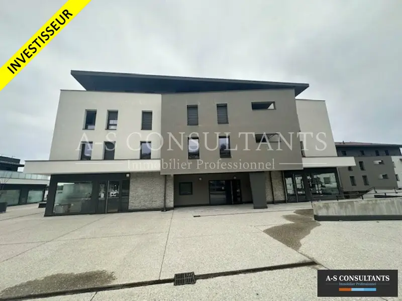 A vendre Local commercial  235m² Allonzier-la-Caille
