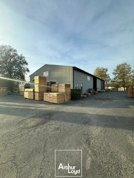 A louer Locaux d'activité 376m² Uzerche